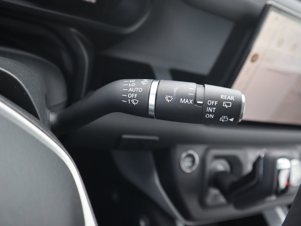 Used 2025 Land Rover Defender 90 S image 19