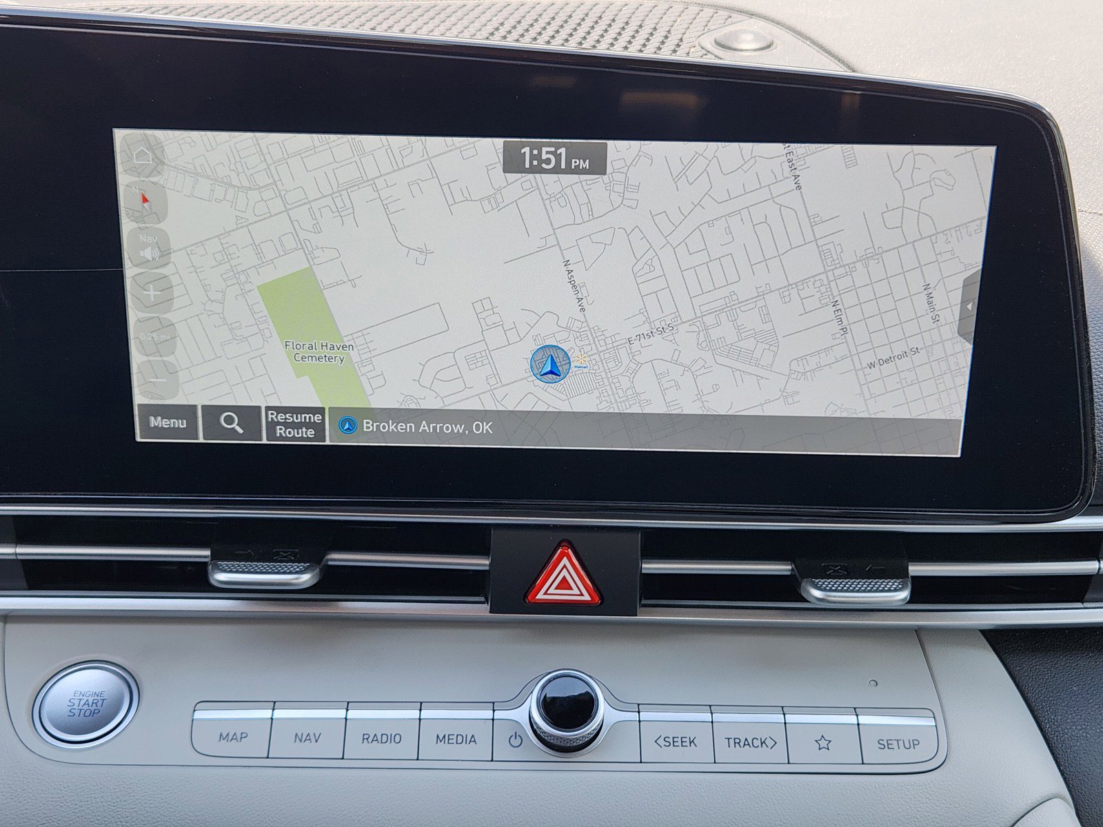 Certified 2025 Hyundai Elantra Limited FWD image 13