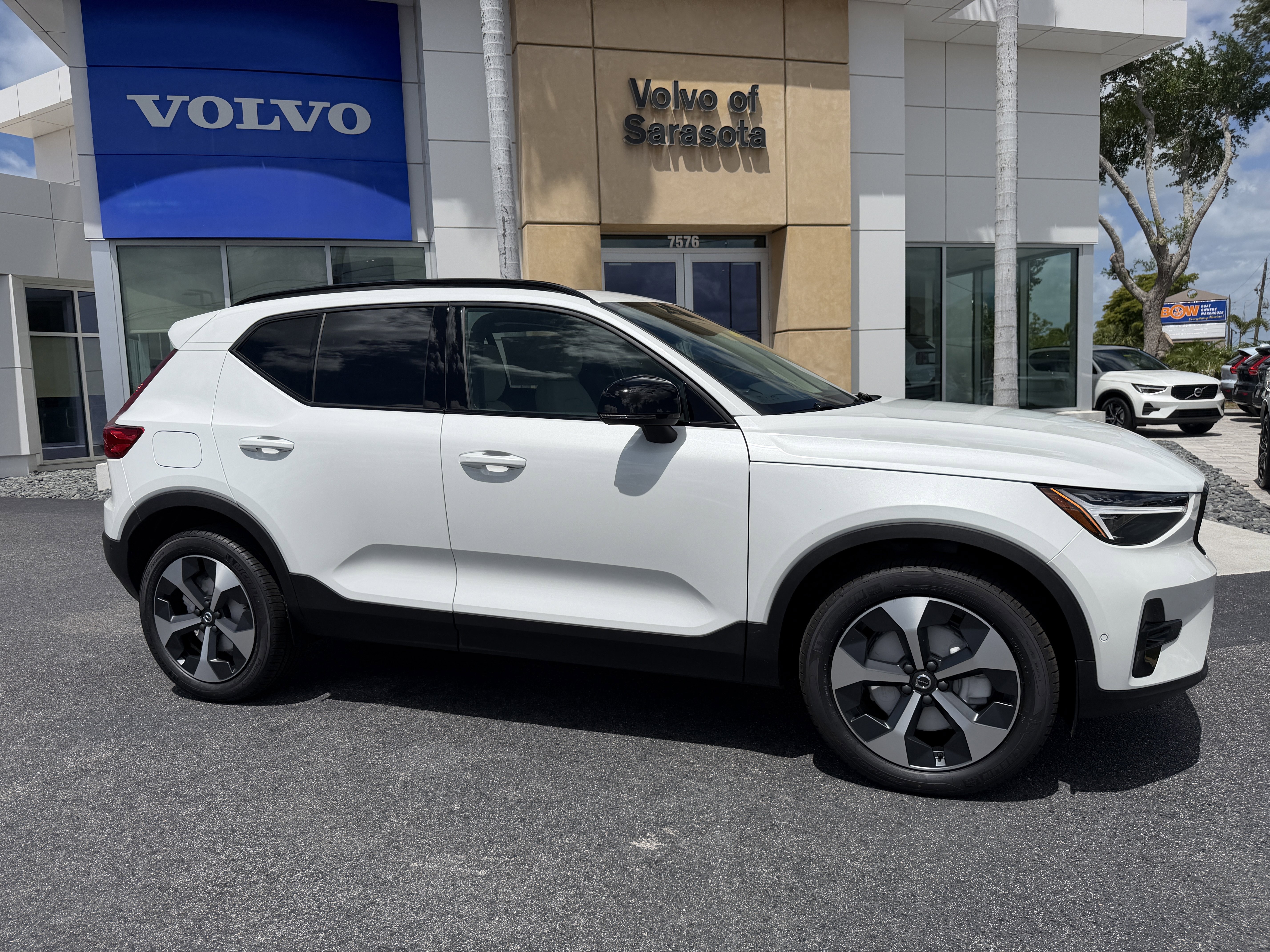 New 2026 Volvo XC40 B5 Plus w/ Climate Package AWD/4WD video 1