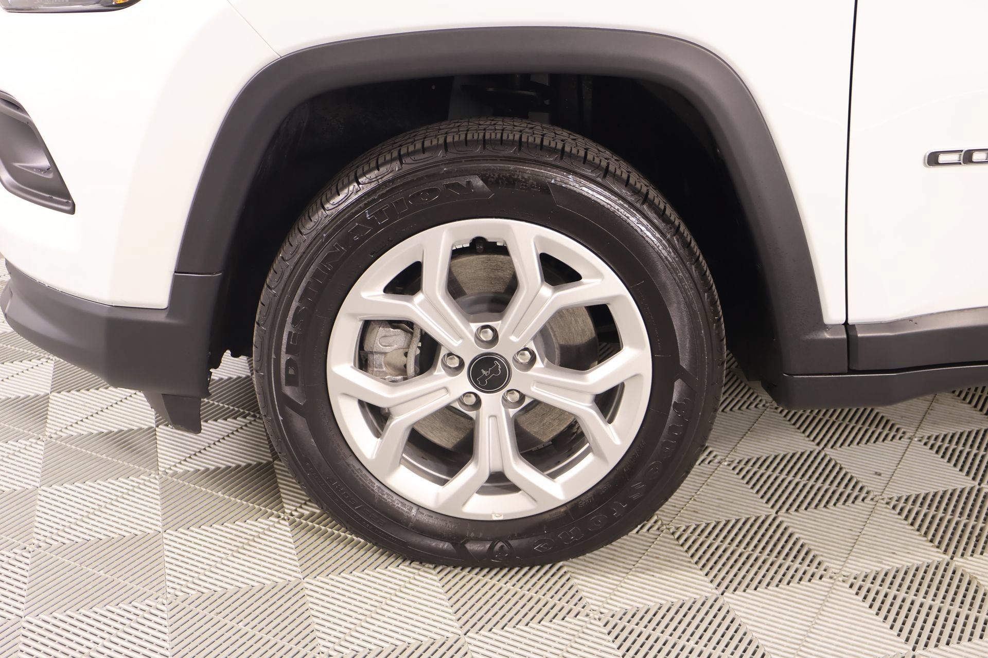 Used 2025 Jeep Compass Latitude AWD/4WD image 17