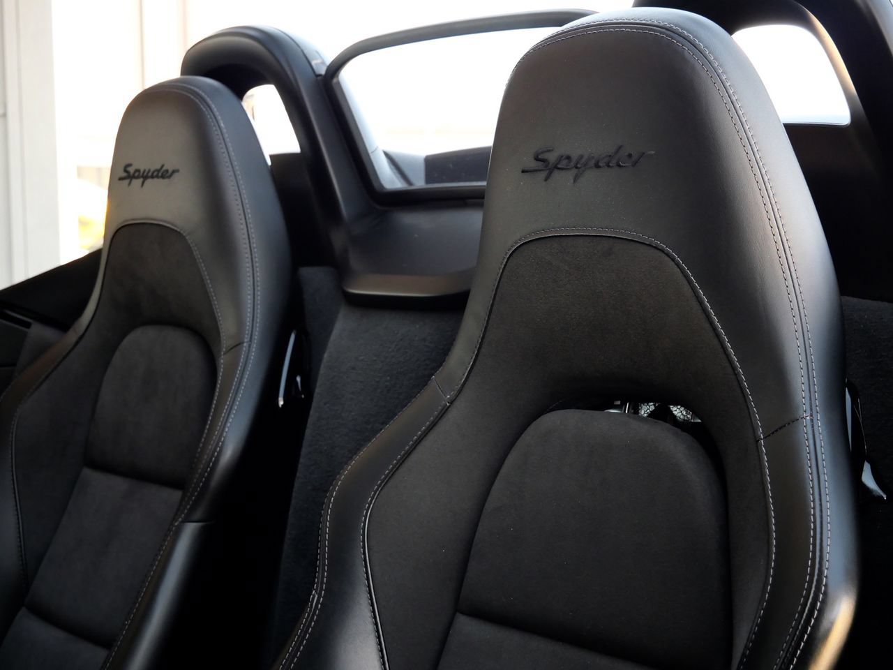 Used 2021 Porsche 718 Boxster Spyder RWD image 20
