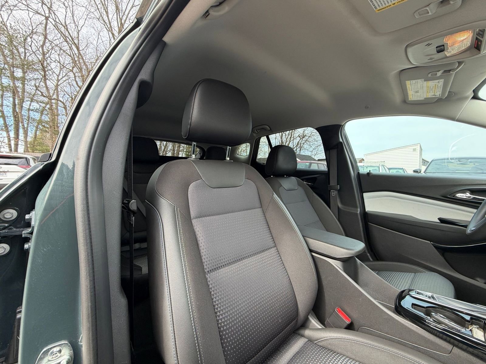 Used 2025 Chevrolet Trax LT image 34