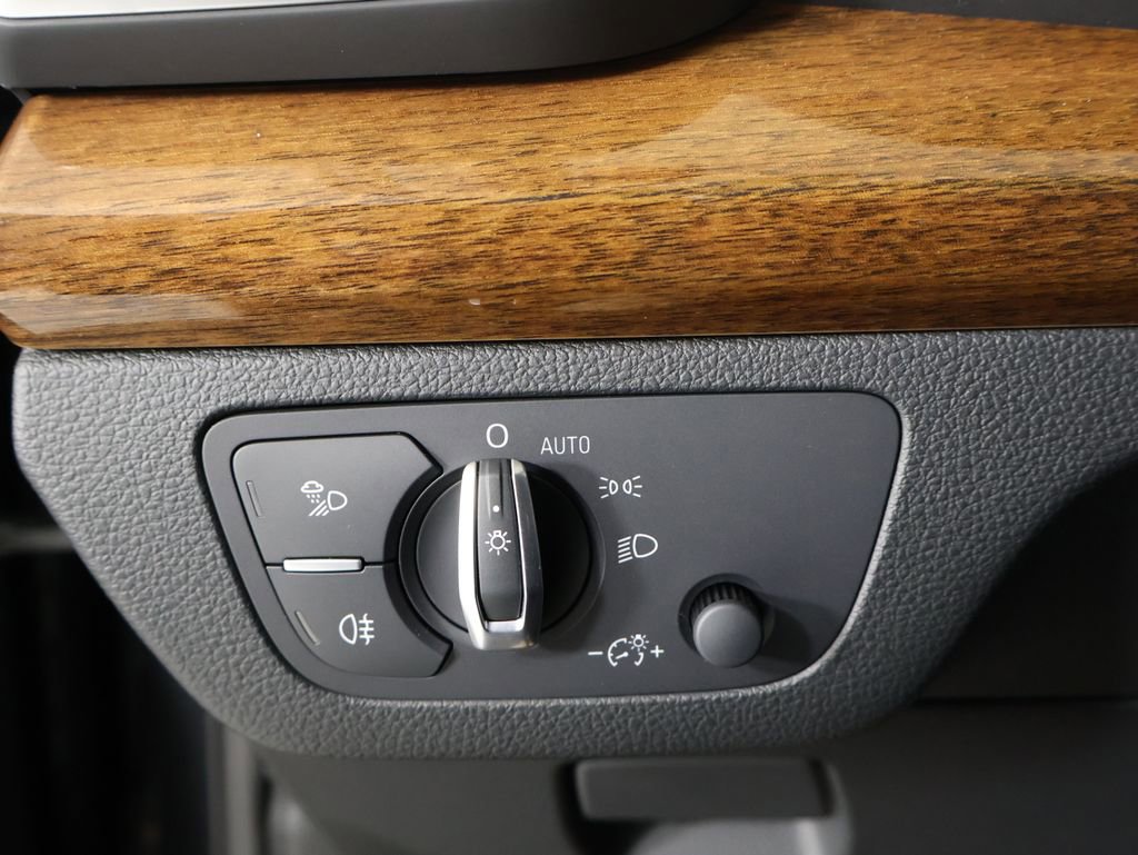 Used 2024 Audi Q5 e Premium w/ Convenience Package image 26