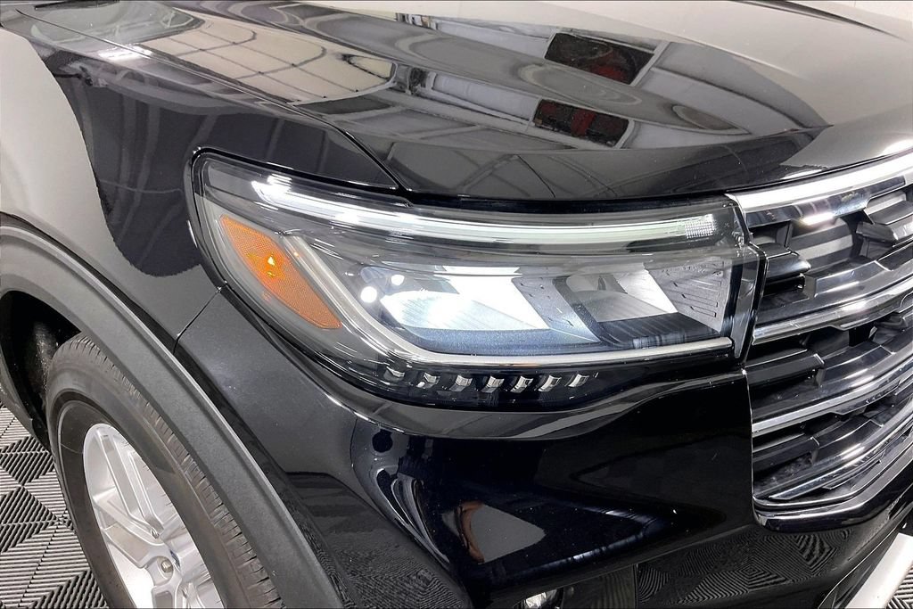Used 2025 Ford Explorer Active w/ Active Comfort Package RWD image 38