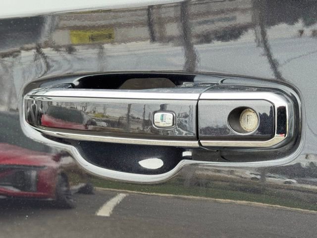 Used 2025 Chevrolet Suburban Premier image 14