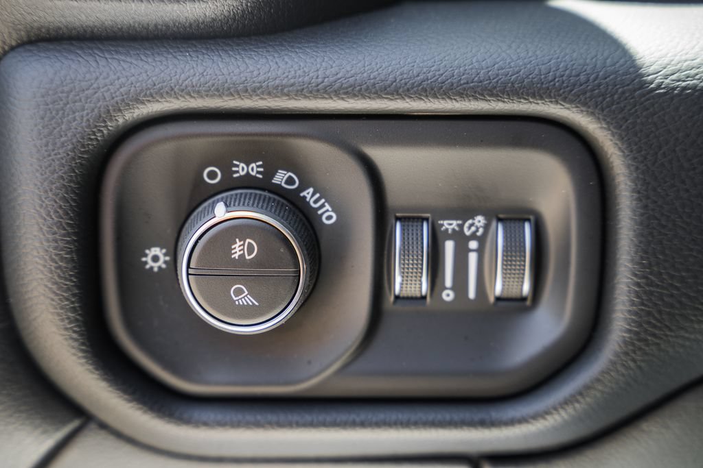 New 2026 RAM 2500 Laramie AWD/4WD image 49