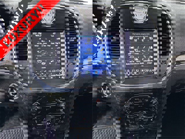 Used 2018 Chrysler 300 Limited image 14