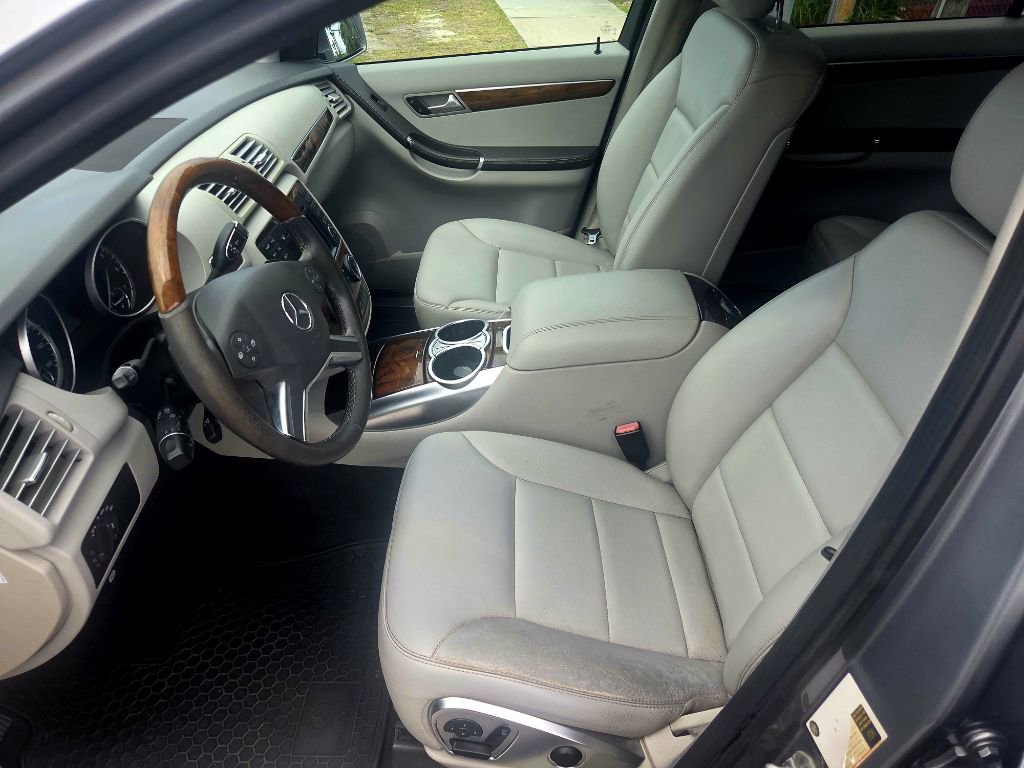 Used 2011 Mercedes-Benz R 350 4MATIC image 6