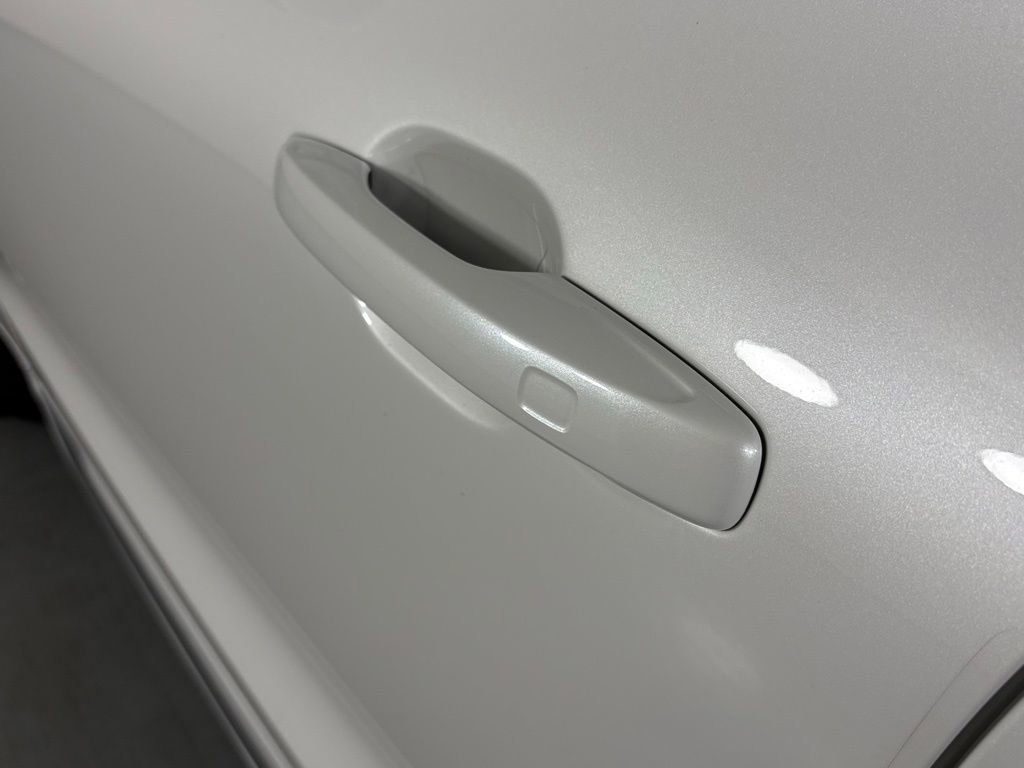 Used 2023 Volvo XC60 B5 Ultimate w/ Protection Package image 12