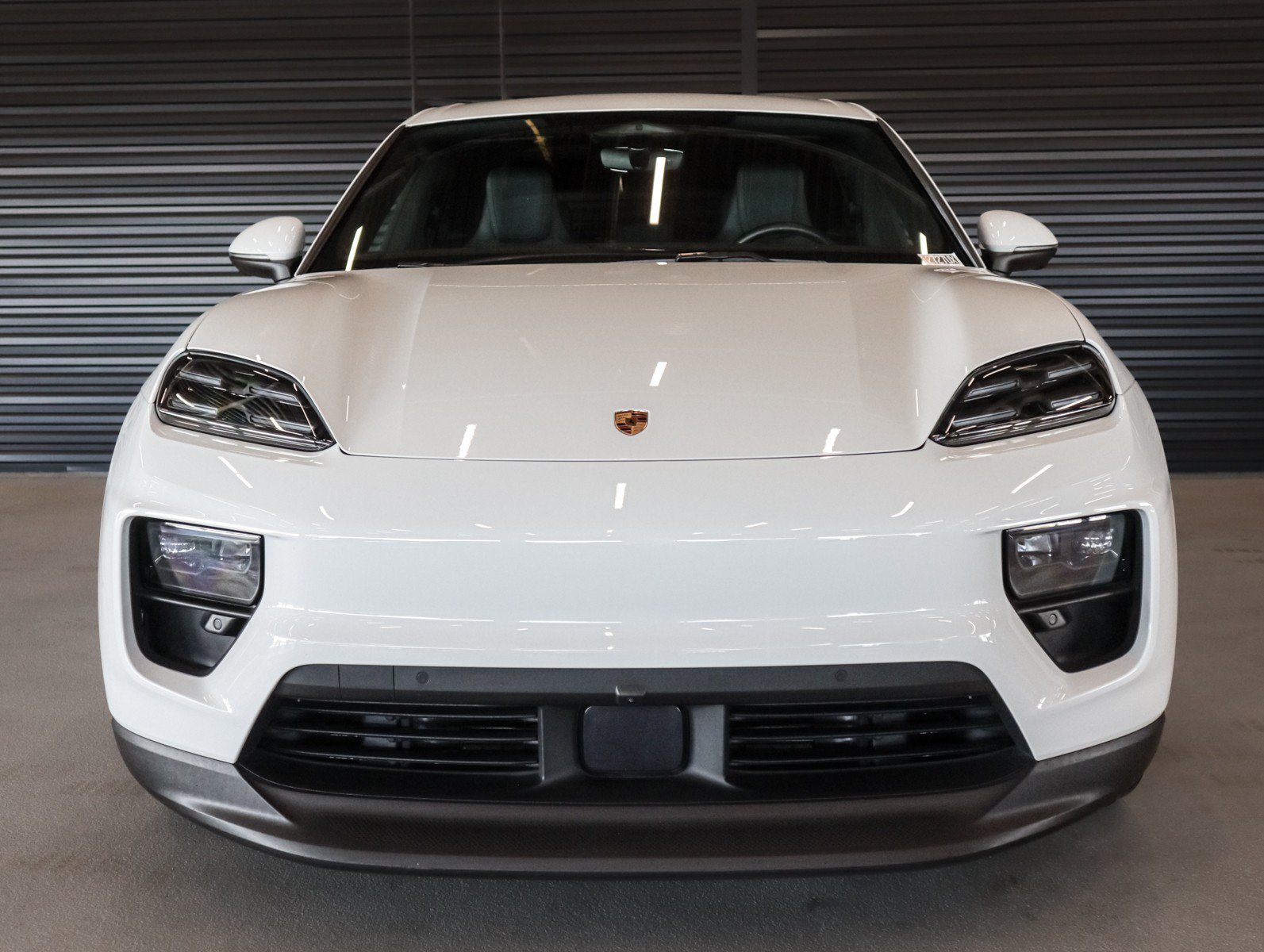 Used 2024 Porsche Macan 4 Electric AWD/4WD image 8
