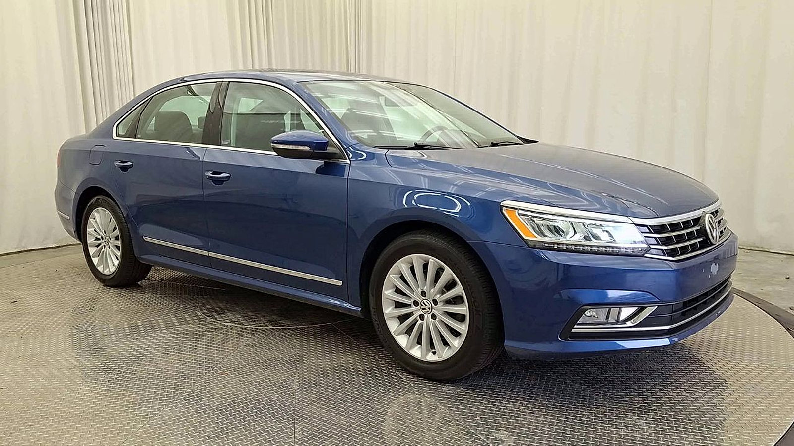 Used 2017 Volkswagen Passat 1.8T SE w/ SE Lighting Package image 5