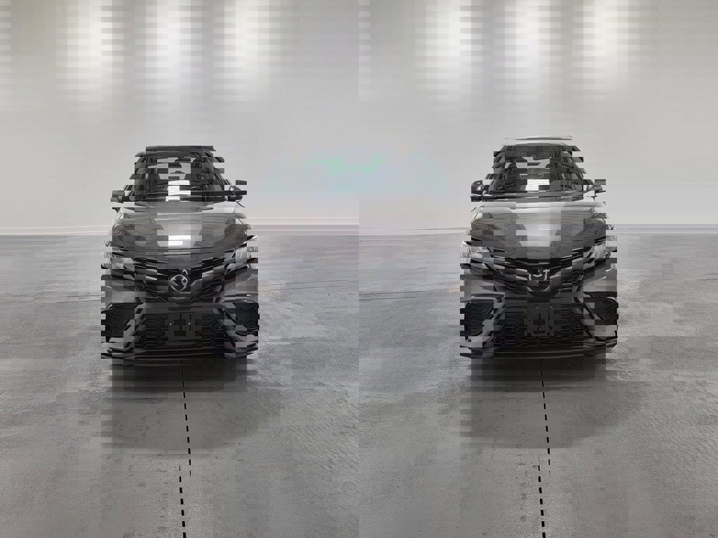 Used 2023 Toyota Camry SE image 3