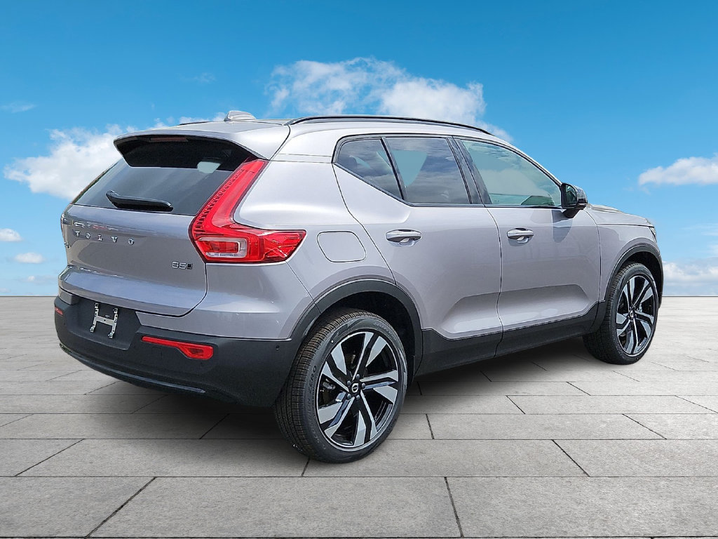 New 2026 Volvo XC40 B5 Plus w/ Climate Package AWD/4WD image 6