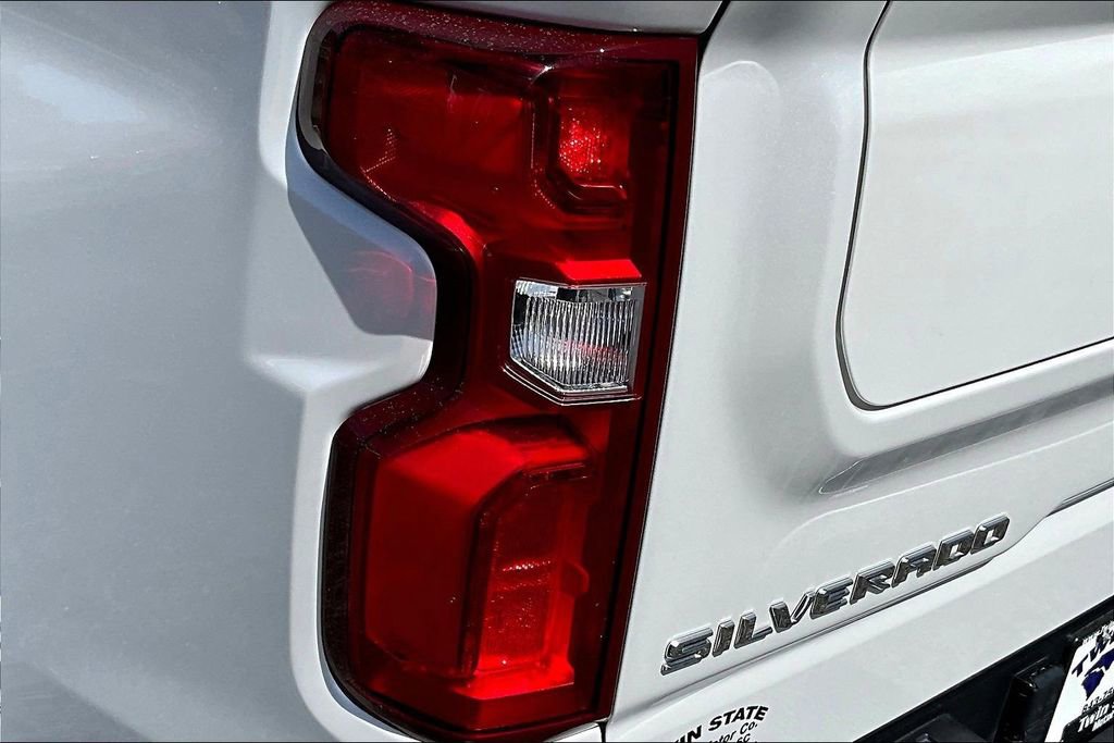 Used 2022 Chevrolet Silverado 1500 High Country w/ Technology Package image 26