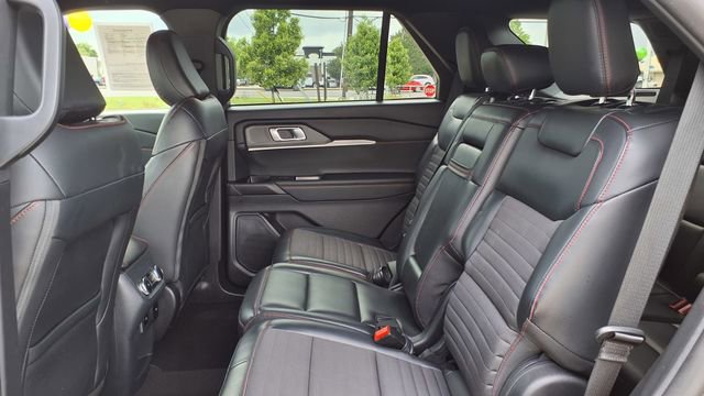 Used 2025 Ford Explorer ST-Line w/ ST-Line Street Pack image 21
