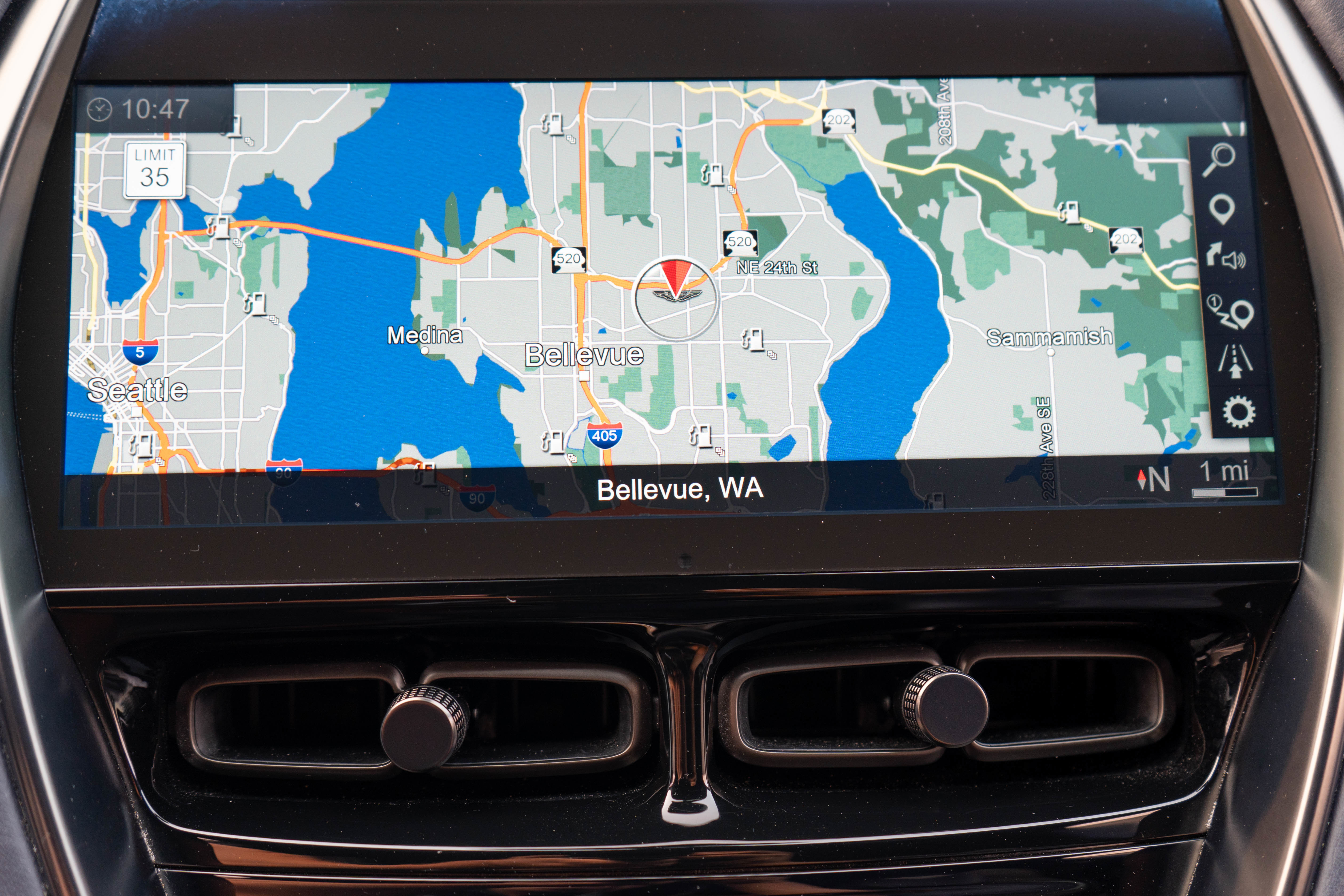 Used 2021 Aston Martin DBX image 19