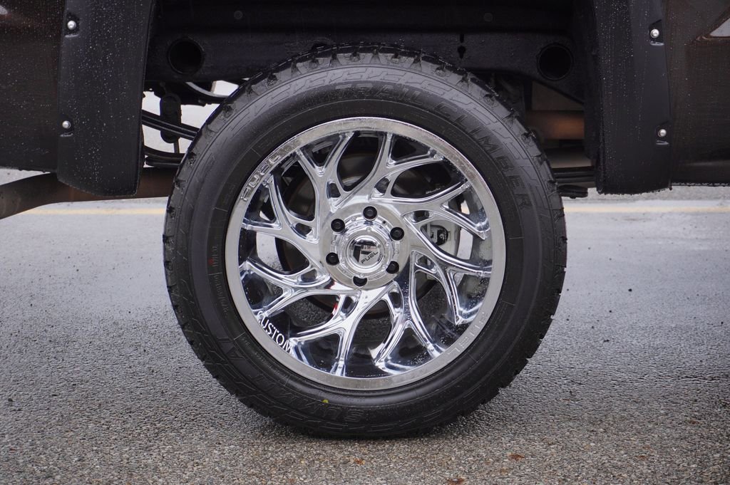 Used 2018 Chevrolet Silverado 1500 LT w/ All Star Edition image 12