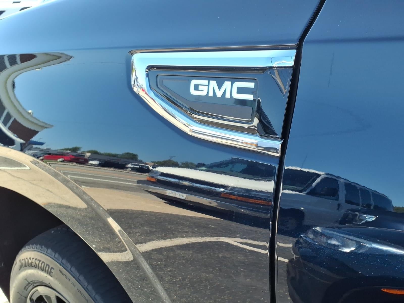 Used 2023 GMC Yukon XL SLT w/ SLT Premium Package AWD/4WD image 12