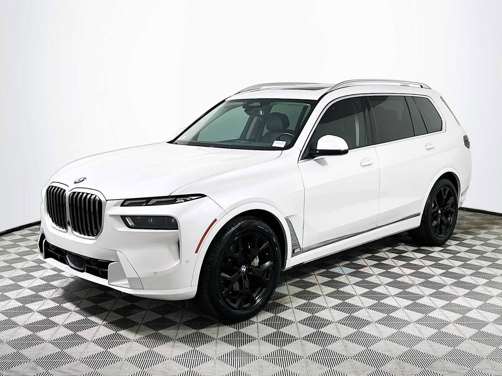 Used 2024 BMW X7 xDrive40i w/ Premium Package image 3