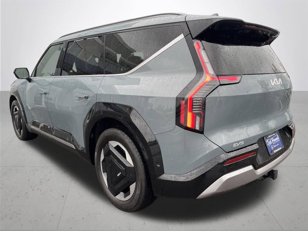 Used 2024 Kia EV9 Land image 8