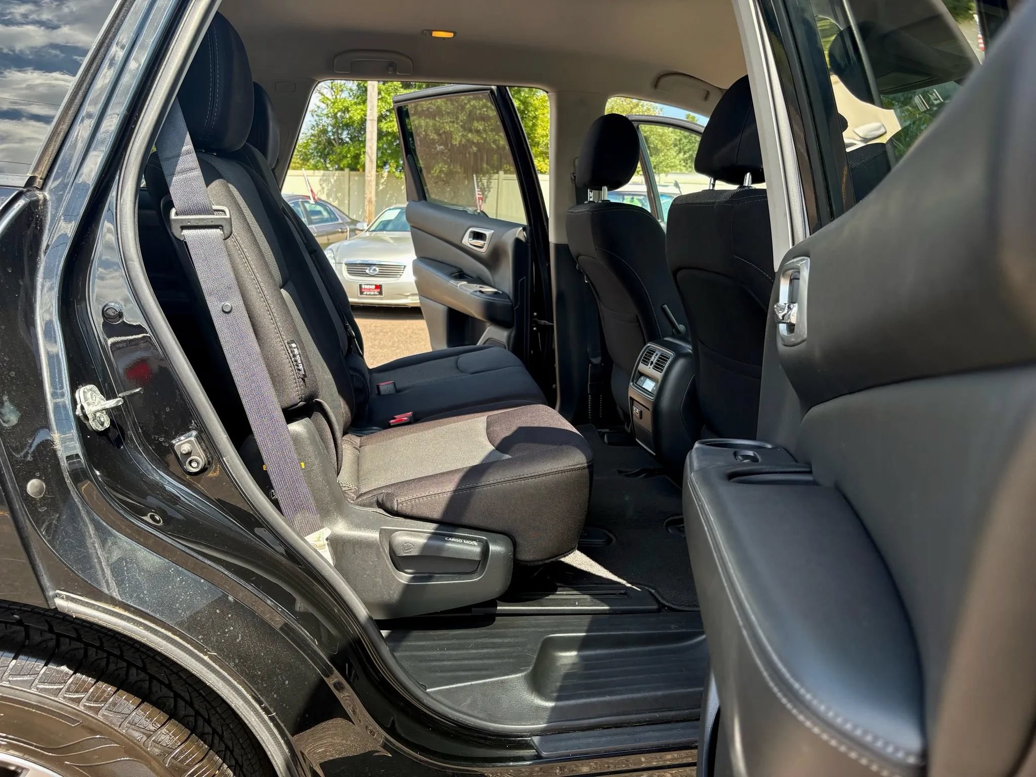 Used 2019 Nissan Pathfinder SV AWD/4WD image 23