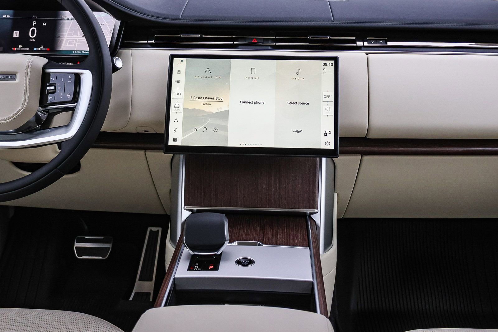 New 2026 Land Rover Range Rover SE image 23