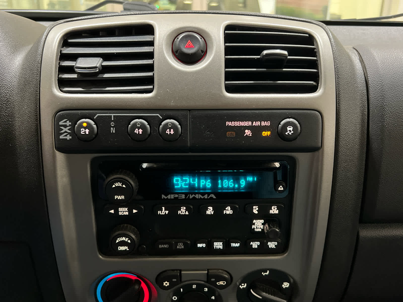 Used 2011 Chevrolet Colorado LT image 24