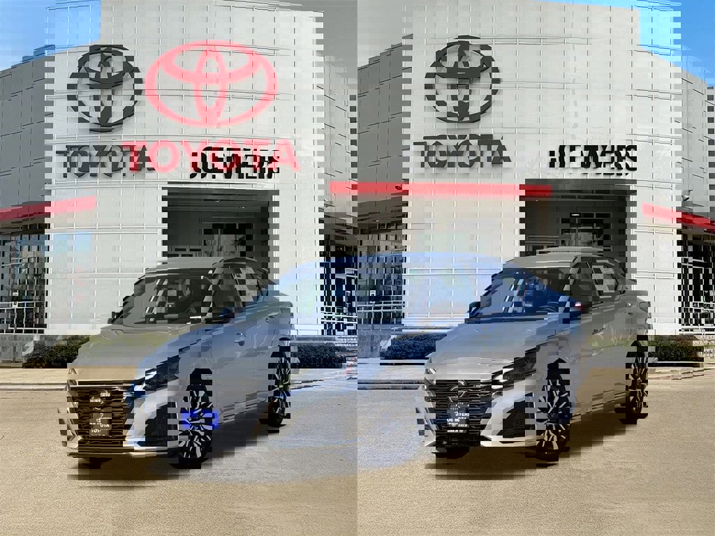 Used 2024 Nissan Altima 2.5 SV image 8