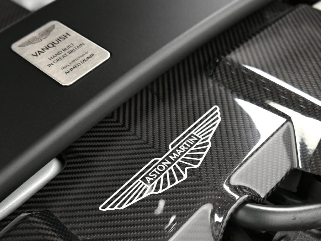 Used 2025 Aston Martin Vanquish RWD image 32