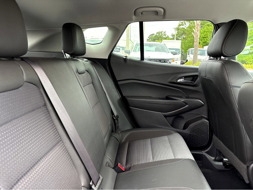 Used 2025 Chevrolet Trax LT FWD image 10