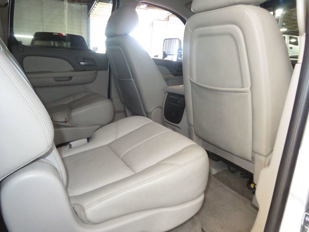 Used 2010 GMC Yukon XL SLT w/ SLT-2 Equipment Package AWD/4WD image 33