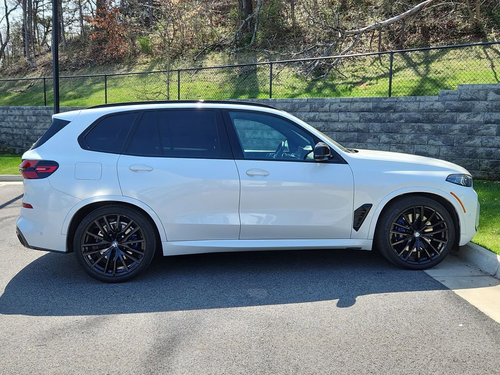 Used 2024 BMW X5 M60i image 11