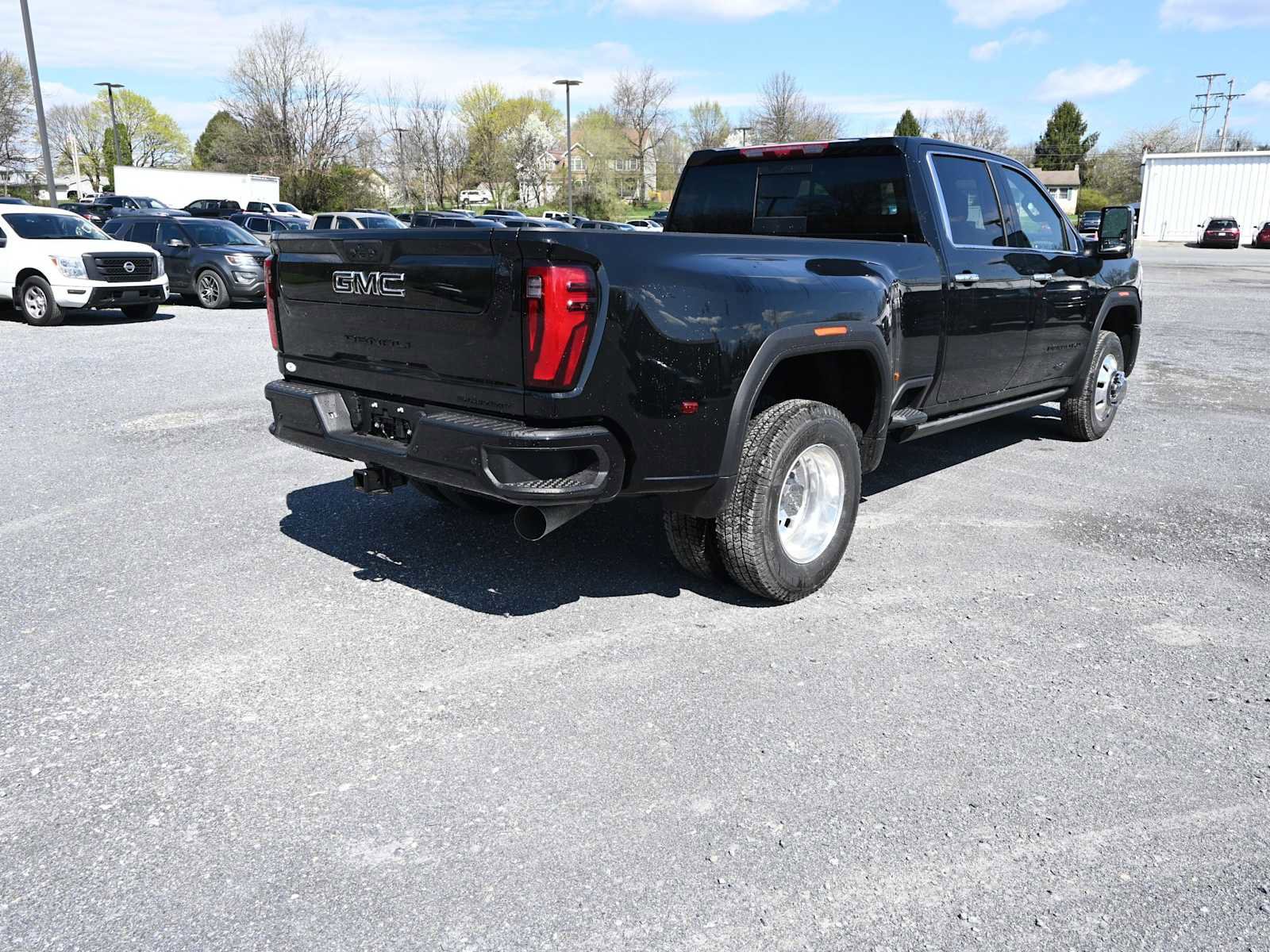 New 2026 GMC Sierra 3500 Denali w/ Denali Reserve Package AWD/4WD image 4