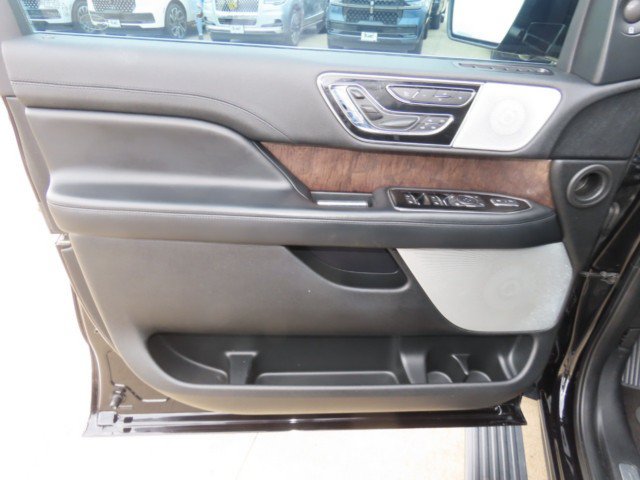 Used 2020 Lincoln Navigator Reserve w/ Equipment Group 208A Reserve AWD/4WD image 24