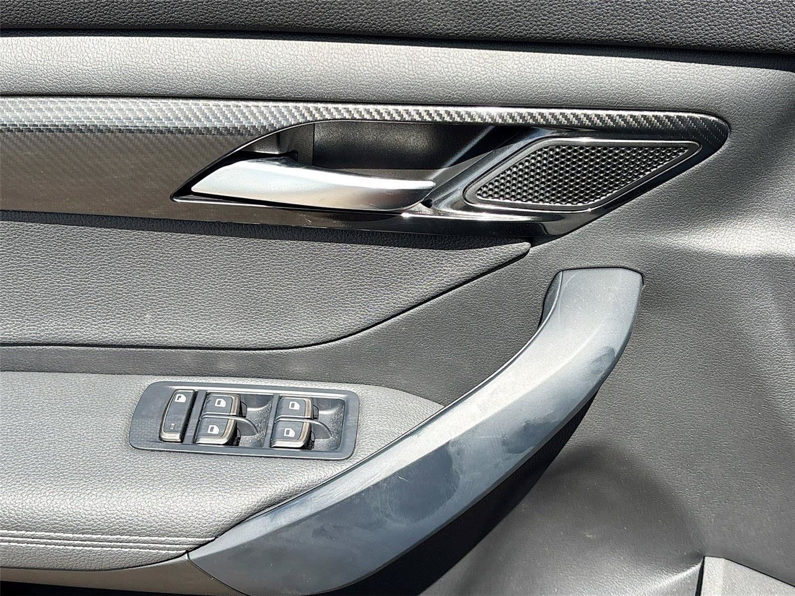 New 2025 VinFast VF 8 Eco AWD/4WD image 17