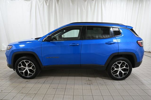 Used 2024 Jeep Compass Latitude image 9