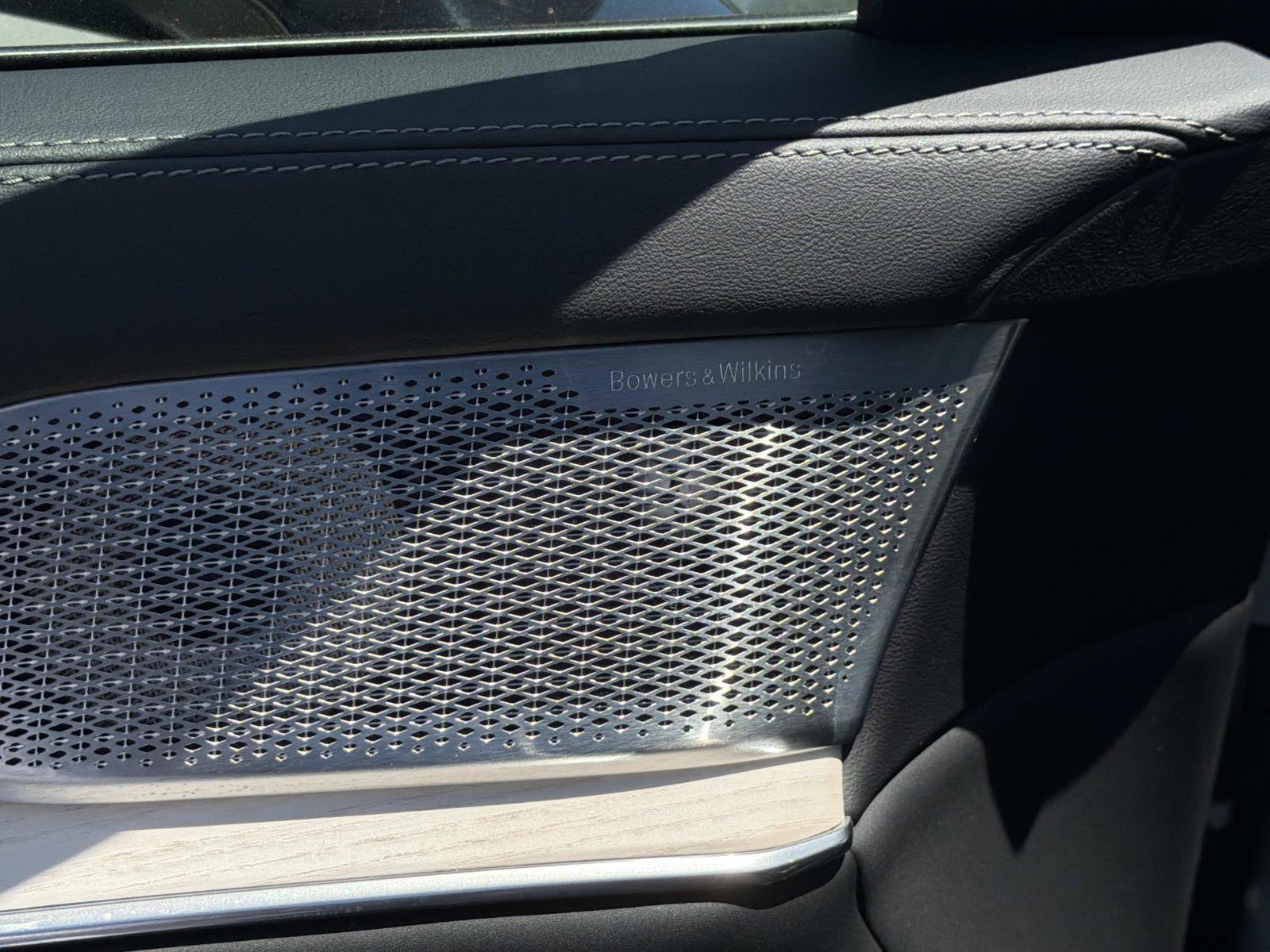 Certified 2025 Volvo EX90 Ultra AWD/4WD image 17