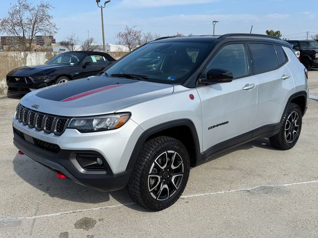 Used 2025 Jeep Compass Trailhawk AWD/4WD image 12