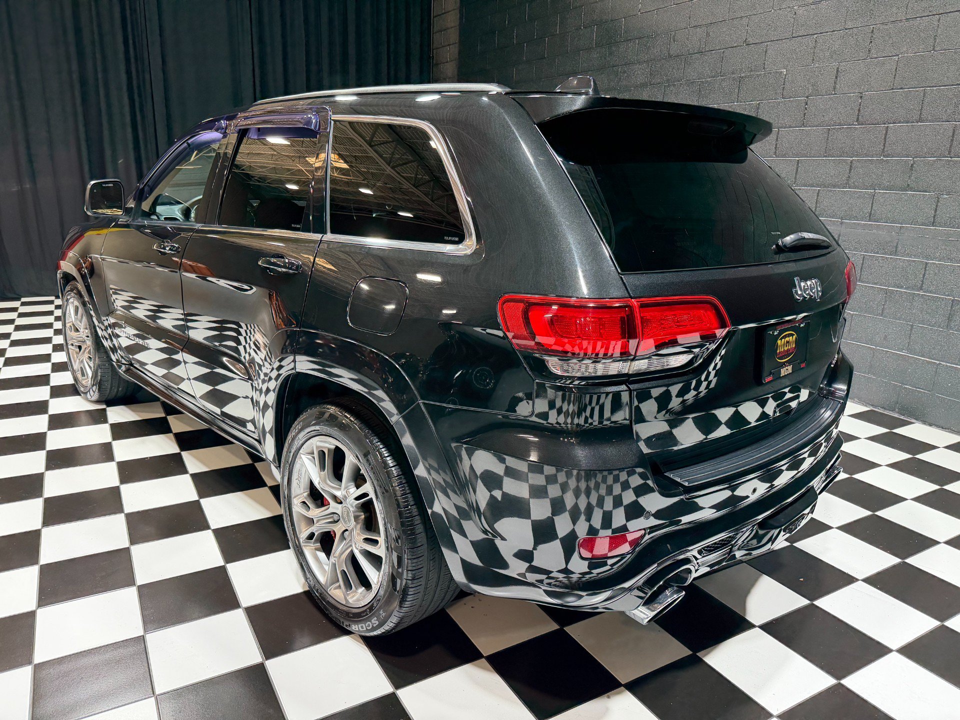 Used 2014 Jeep Grand Cherokee SRT8 w/ Luxury Group II AWD/4WD image 24