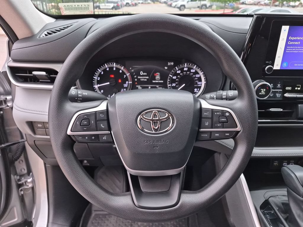 Used 2023 Toyota Highlander L FWD image 23
