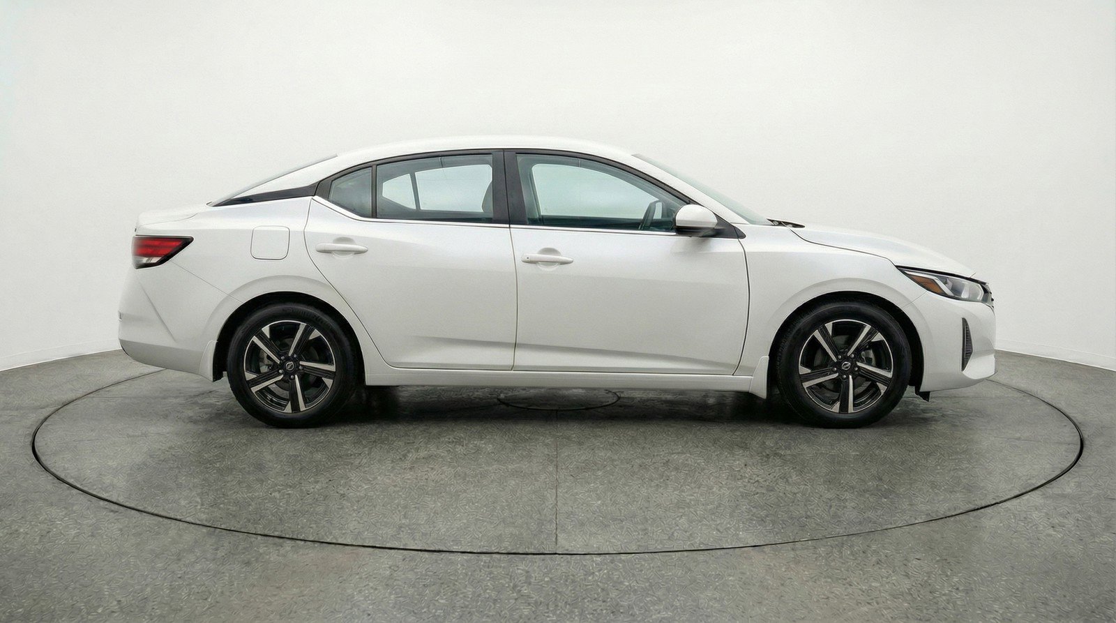 Used 2025 Nissan Sentra SV image 11