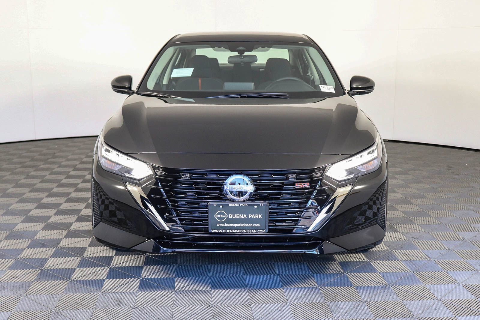 Used 2025 Nissan Sentra SR image 2