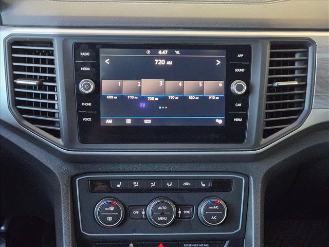 Used 2020 Volkswagen Atlas Cross Sport SE w/ Panoramic Sunroof Package FWD image 15