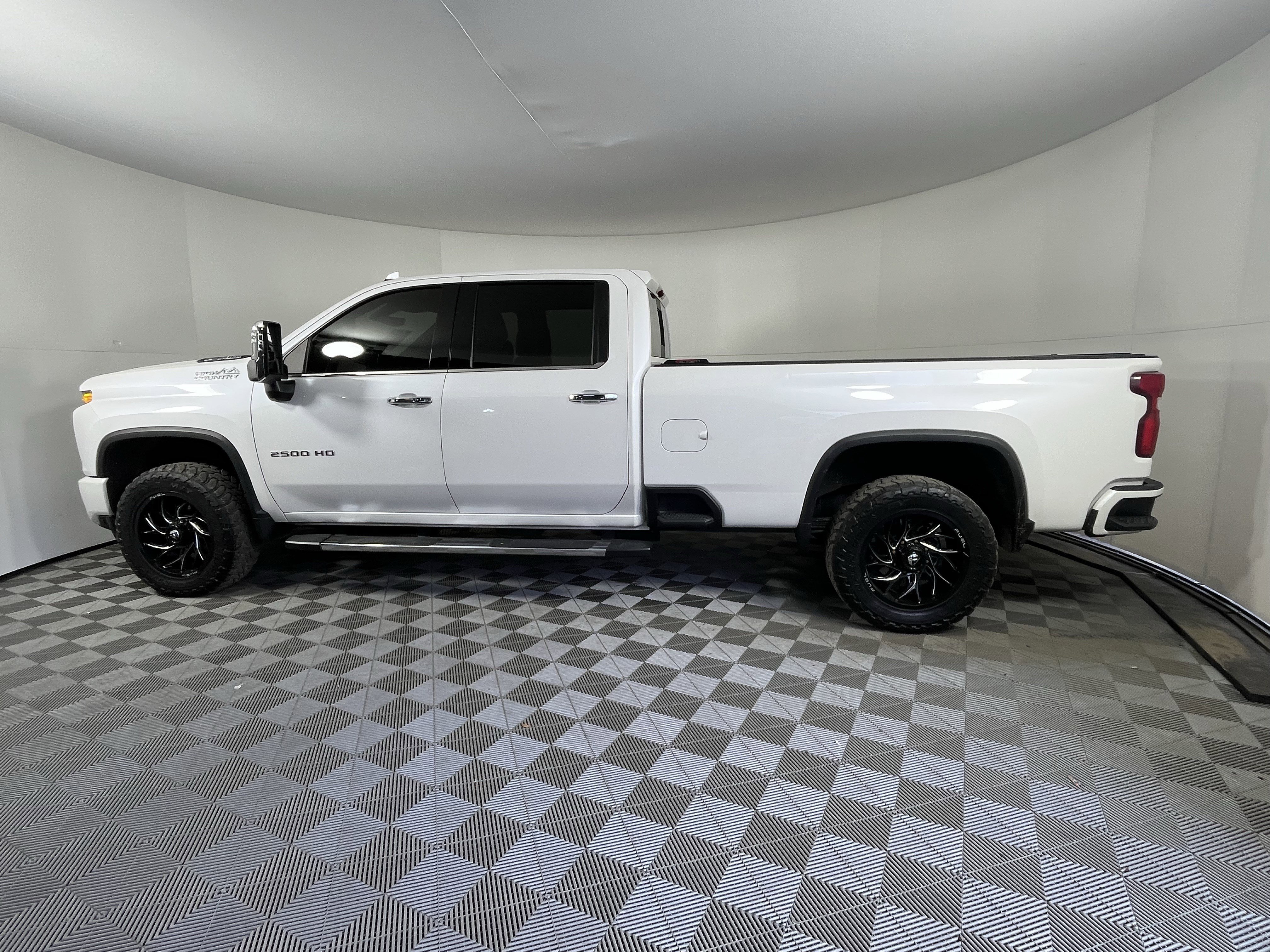 Used 2021 Chevrolet Silverado 2500 High Country w/ Z71 Off-Road Package image 2