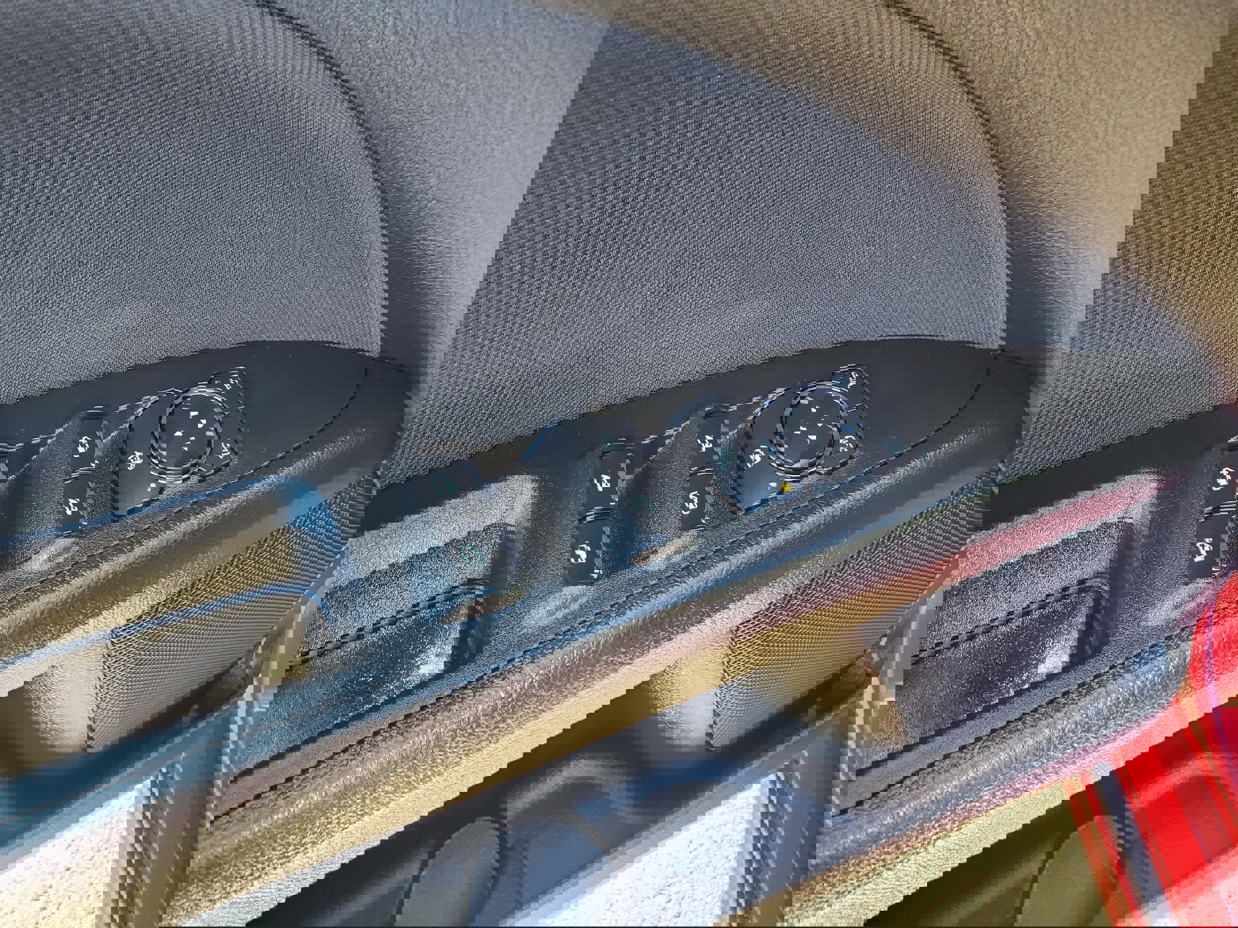 Used 2020 Ford Fusion SE image 9