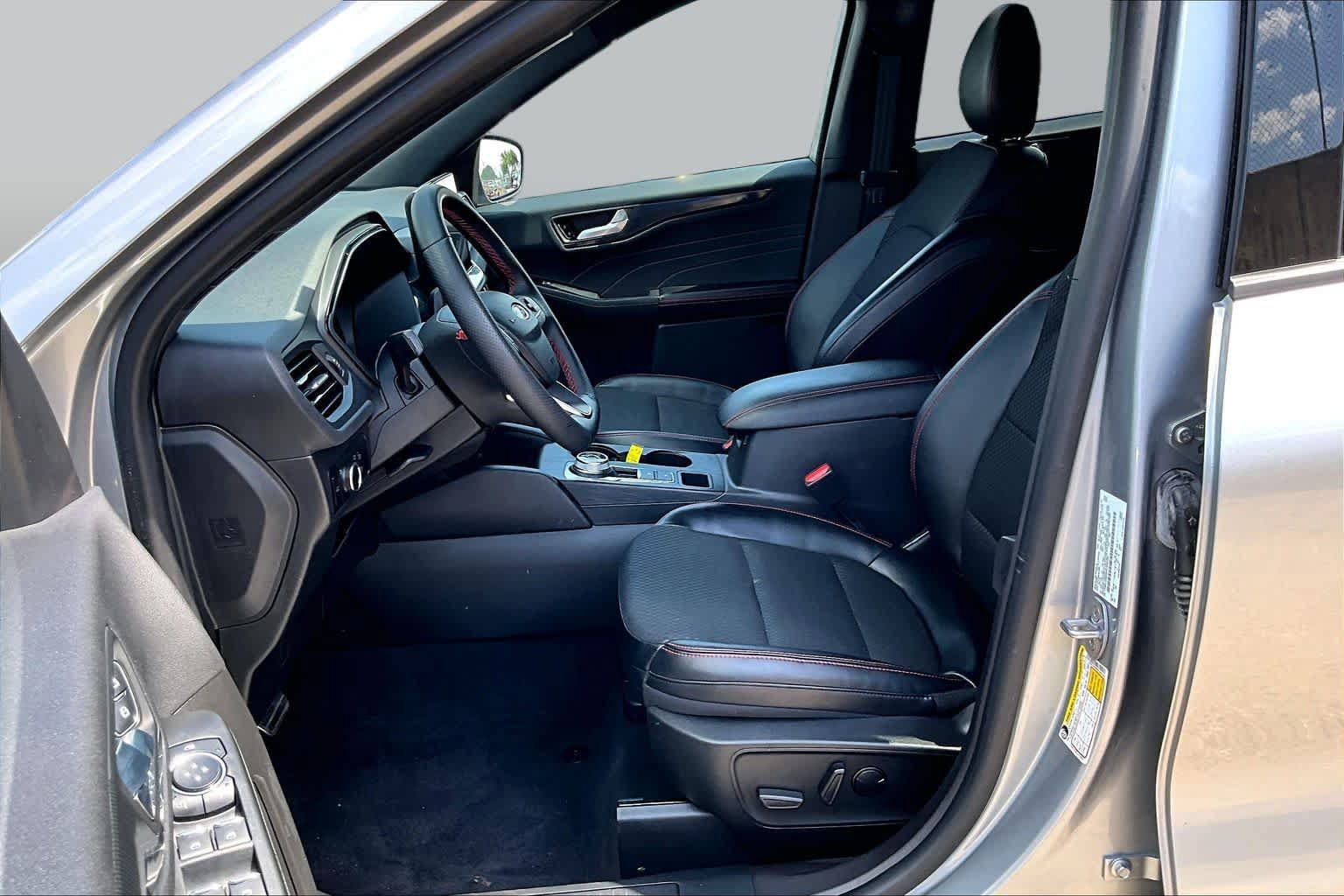 Used 2023 Ford Escape ST-Line w/ Tech Pack #1 FWD image 10