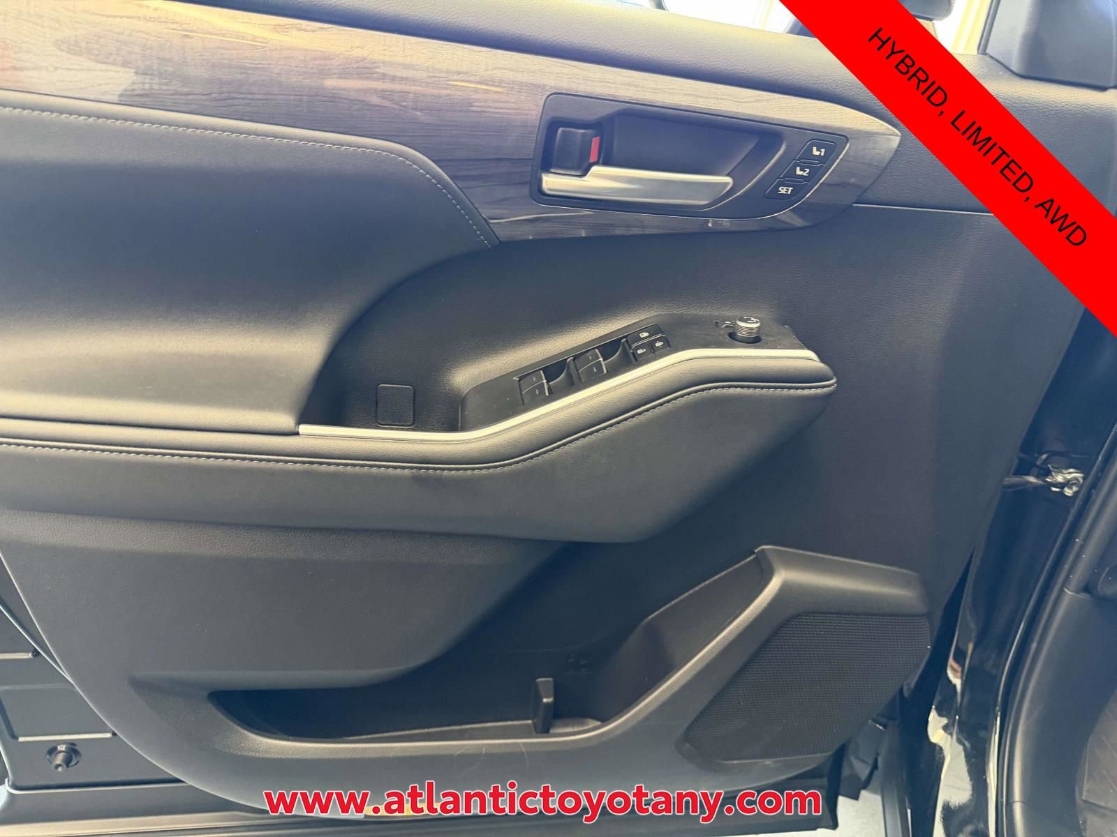 Used 2024 Toyota Highlander Limited image 18