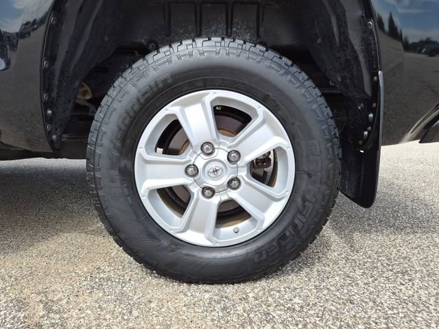 Used 2020 Toyota Tundra SR5 w/ SR5 Convenience Package AWD/4WD image 9