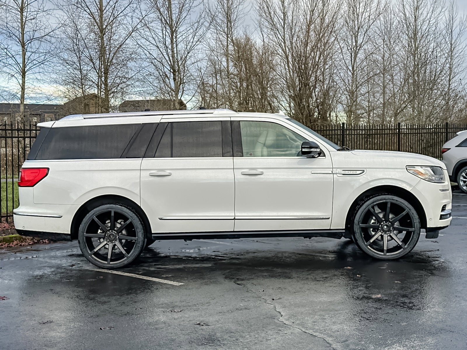 Used 2020 Lincoln Navigator L Reserve image 3