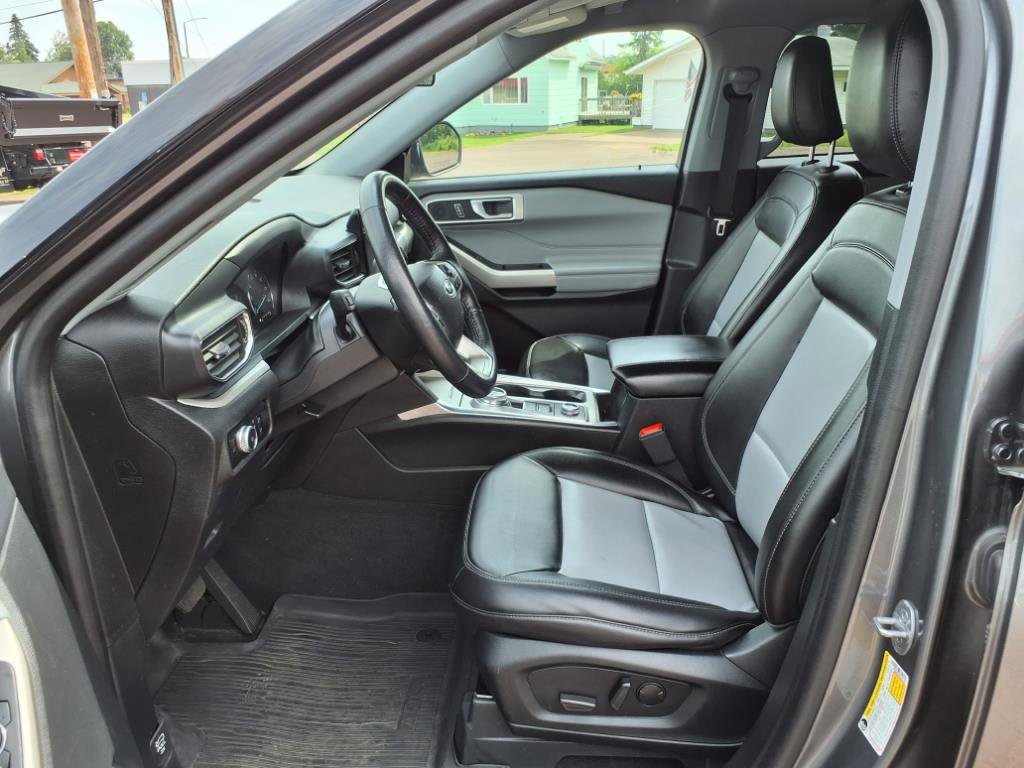 Used 2023 Ford Explorer XLT w/ Equipment Group 202A AWD/4WD image 10